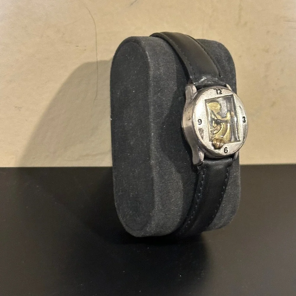 Vintage angry Mickey Mouse Watch needs batteries
